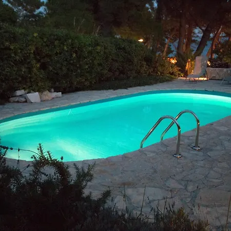 Villa Stunning 4 Bedrooms Zlatni Rat Stunning Location 5m From The Sea 150m From Centre Brac Bol