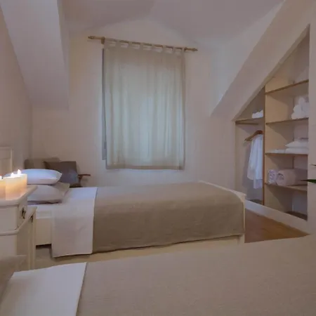 Stunning 4 Bedrooms Zlatni Rat Stunning Location 5m From The Sea 150m From Centre Brac Villa