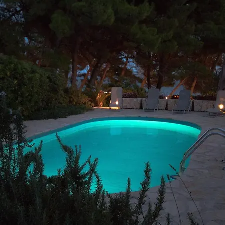 Villa Stunning 4 Bedrooms Zlatni Rat Stunning Location Bol