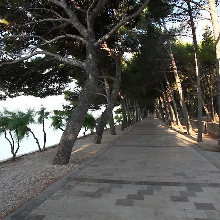 Villa Stunning 4 Bedrooms Zlatni Rat Stunning Location 5m From The Sea 150m From Centre Brac