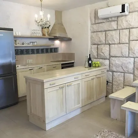 Stunning 4 Bedrooms Zlatni Rat Stunning Location 5m From The Sea 150m From Centre Brac Villa Bol